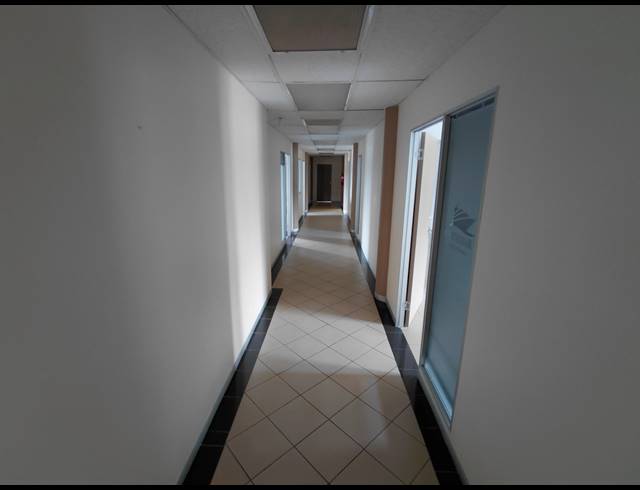 202M² OFFICE TO LET IN FOURWAYS